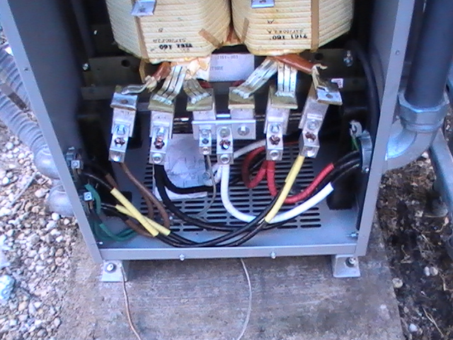 webassets/Crown828600Insidofnewtransformer.JPG